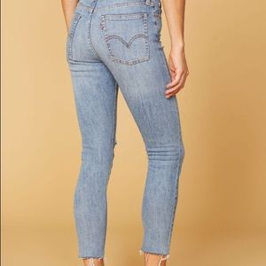 Levis Wedgie High Rise Skinny Ripped
